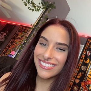 Meet your Posher, Camryn